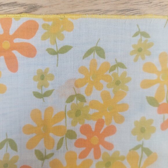 FREE WITH PURCHASE Vintage retro floral fabric square mat - Picture 5 of 6